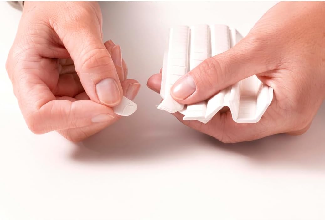 UHU Patafix Déco - pastilles adhésives prédécoupées, pâte à fixer, super-fortes (Jusqu'à 2 kg), repositionnables, blanche, 32 pastilles